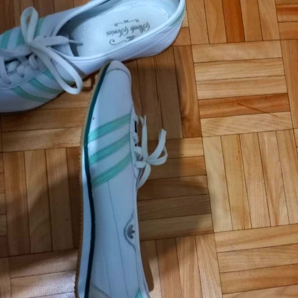 LOVE LOVE THESE!! ADIDAS SLEEK SERIES SZ.8.5 - Picture 5 of 5